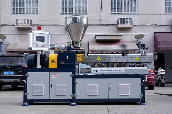 Doppelschrauben-Plastik-Extruder-Masterbatch-Granulator für individuelle Anforderungen