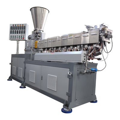 Maschine für die Extrusion von PVC-Rohrfolien aus Kunststoff